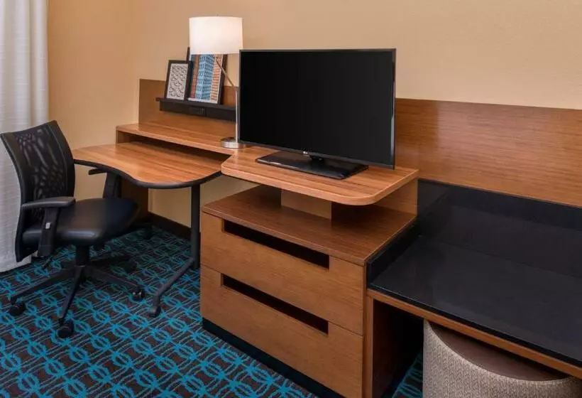 キングサイズベッドのスタンダードルーム, Fairfield Inn & Suites By Marriott Huntington