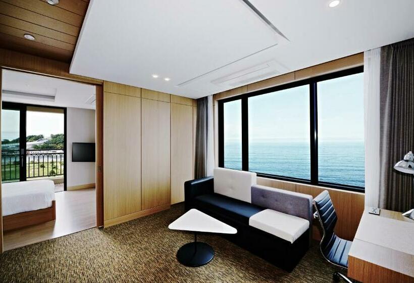 Полулюкс, Ramada By Wyndham Gangwon Sokcho