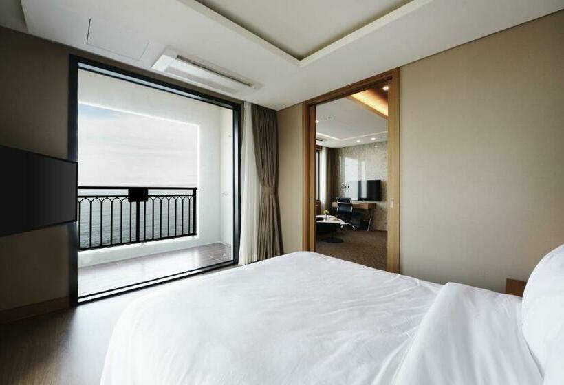 Полулюкс, Ramada By Wyndham Gangwon Sokcho