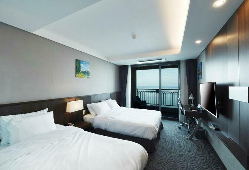 Семейный Номер Deluxe, Ramada By Wyndham Gangwon Sokcho