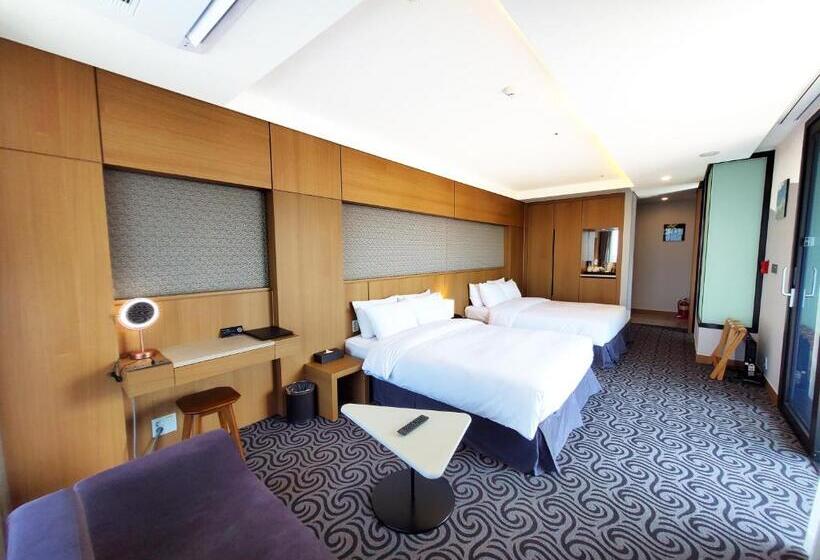 Представительский семейный номер, Ramada By Wyndham Gangwon Sokcho