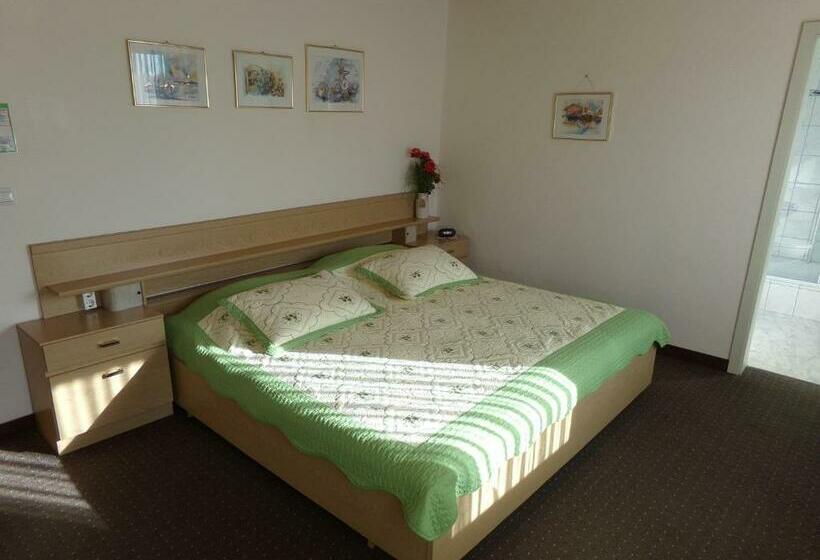 豪华房间, Sauerland