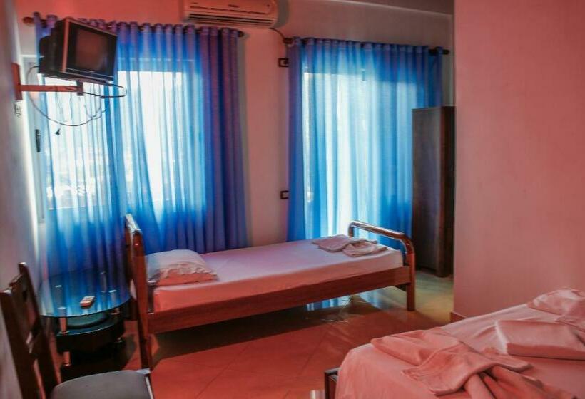 חדר סטנדרט לשלושה עם מרפסת, Shpella