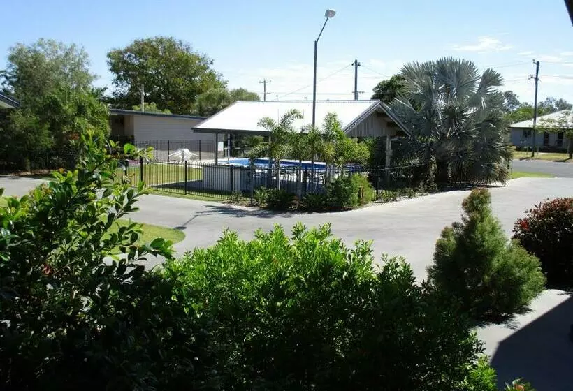 Huoneisto 1 Makuuhuone Allasnäkymä, Barcaldine Country Motor Inn