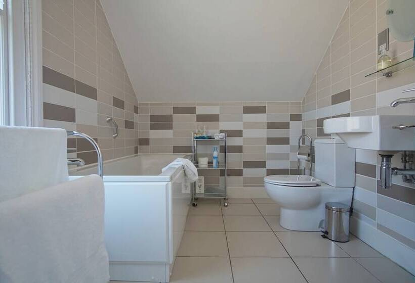 Номер Стандарт, Number One B&b