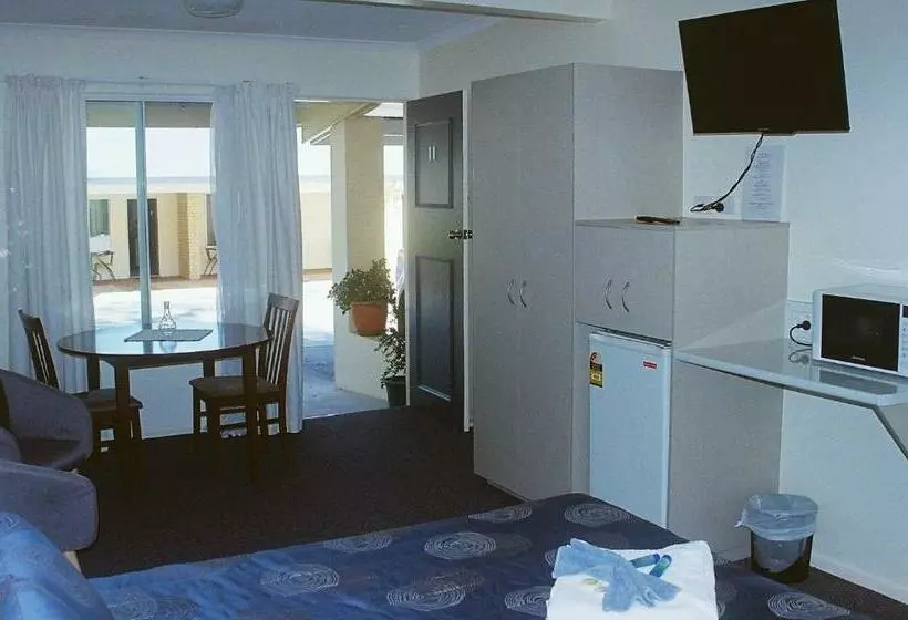 バスタブ付きスタンダードルーム, Shady Rest Motel