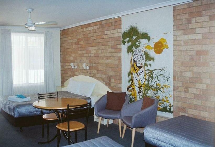 ファミリールーム, Shady Rest Motel