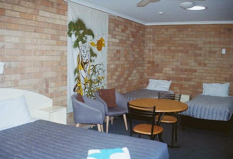 ファミリールーム, Shady Rest Motel