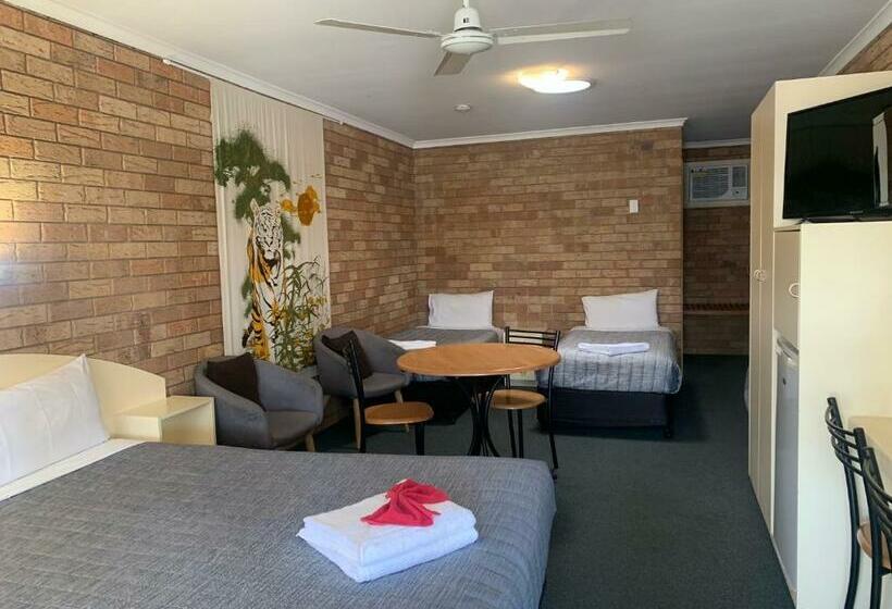 ファミリールーム, Shady Rest Motel