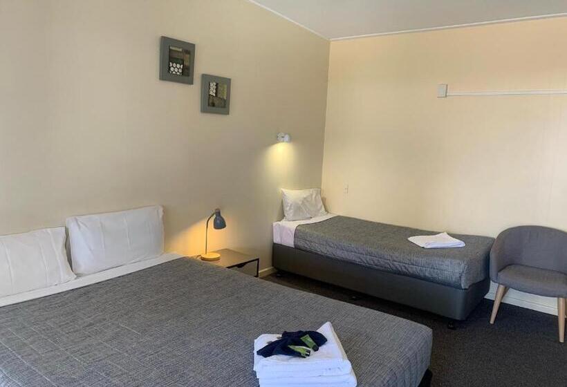 スタンダードルーム, Shady Rest Motel