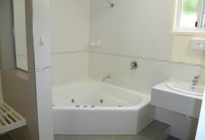 バスタブ付きスタンダードルーム, Shady Rest Motel