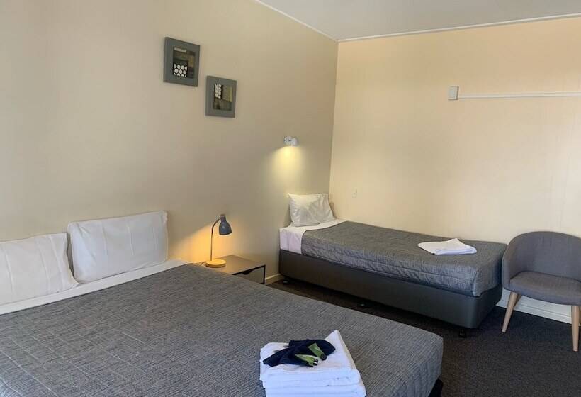 スタンダードルーム, Shady Rest Motel