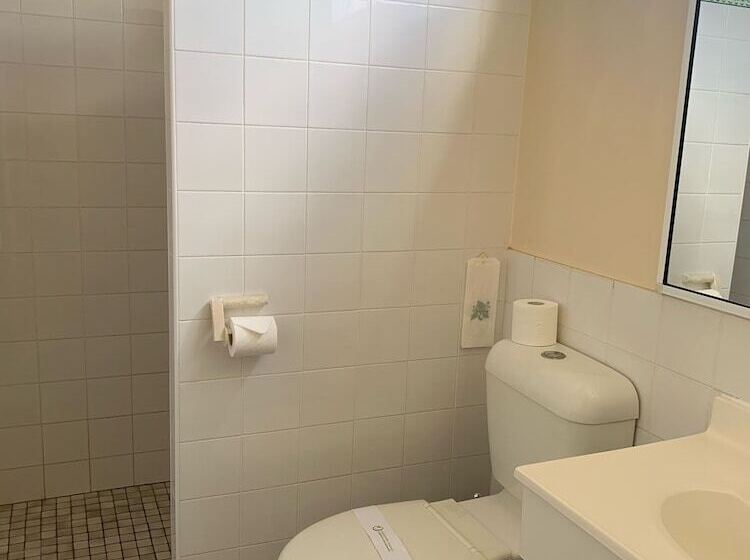 スタンダードルーム, Shady Rest Motel