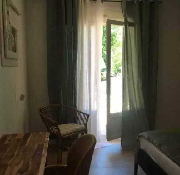 Standard-huone Puutarhanäkymä, Chambres D'hôtes La Bastide St Julien