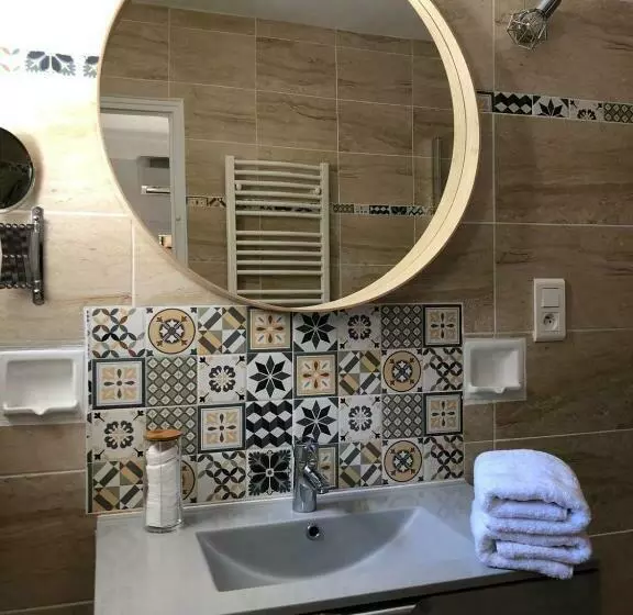 Standard-huone Puutarhanäkymä, Chambres D'hôtes La Bastide St Julien