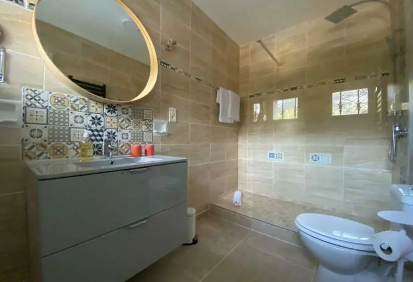 Standard-huone Puutarhanäkymä, Chambres D'hôtes La Bastide St Julien