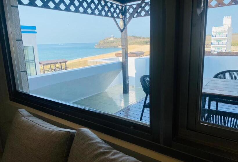 اتاق استاندارد چهار تخته با چشم‌انداز دریا, Beachcastle & Sea View Villa