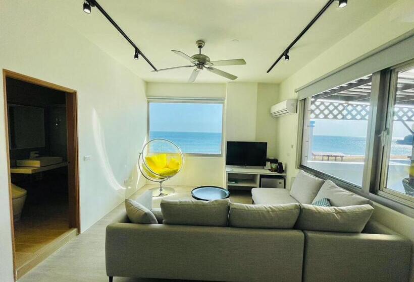 اتاق استاندارد چهار تخته با چشم‌انداز دریا, Beachcastle & Sea View Villa