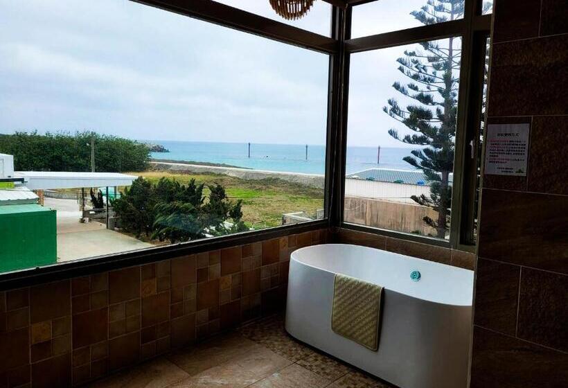 اتاق خانوادگی با چشم‌انداز دریا, Beachcastle & Sea View Villa