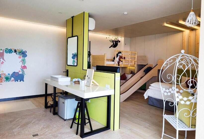 اتاق خانوادگی با چشم‌انداز دریا, Beachcastle & Sea View Villa