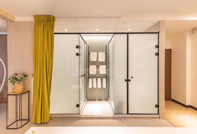 اتاق استاندارد چهار تخته با چشم‌انداز دریا, Beachcastle & Sea View Villa