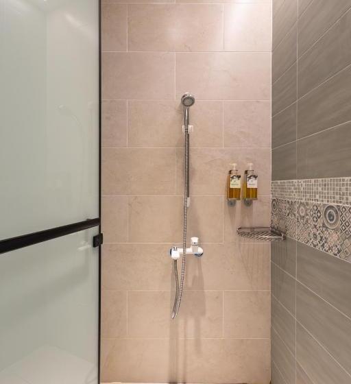 اتاق استاندارد چهار تخته با چشم‌انداز دریا, Beachcastle & Sea View Villa