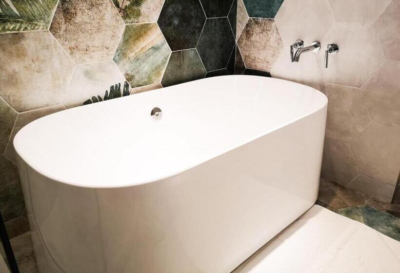 اتاق خانوادگی, Beachcastle & Sea View Villa