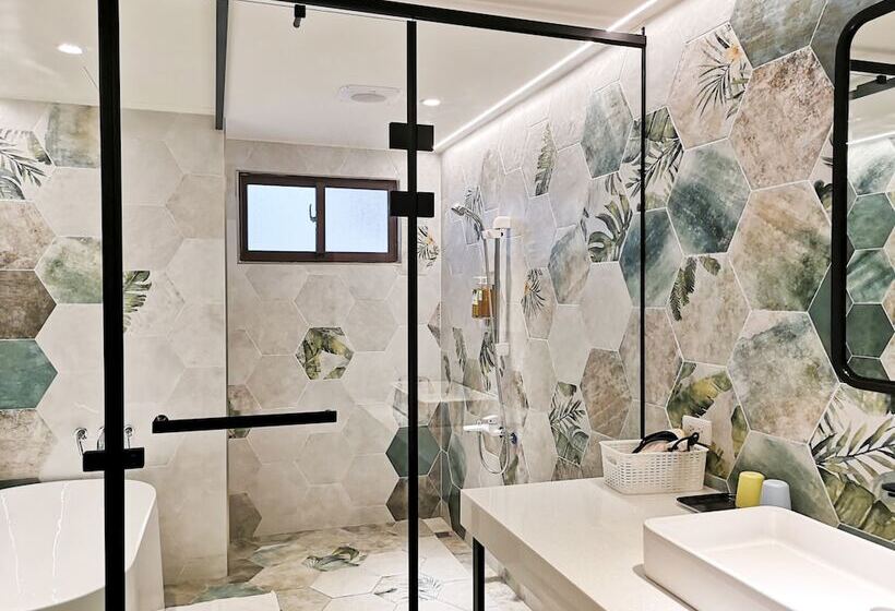 اتاق خانوادگی, Beachcastle & Sea View Villa