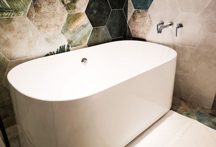 اتاق خانوادگی, Beachcastle & Sea View Villa