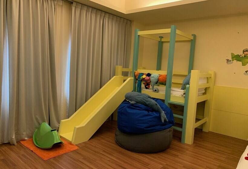 اتاق خانوادگی, Beachcastle & Sea View Villa