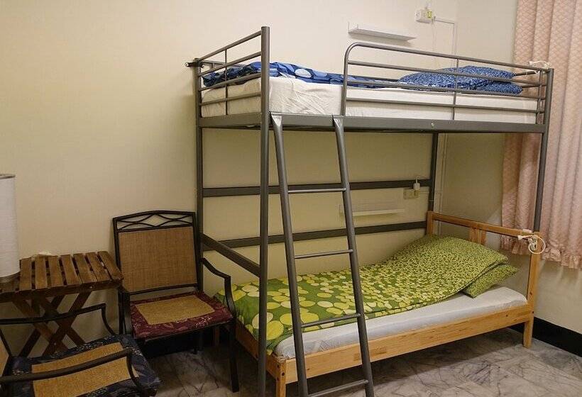 اتاق استاندارد با سرویس بهداشتی مشترک, Beginning Guesthouse   Hostel