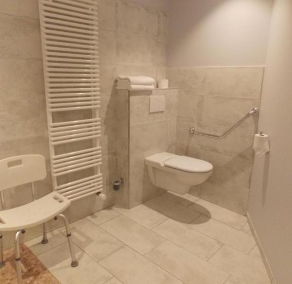 身障者適用キングサイズベッドルーム, Au Relais Provencal