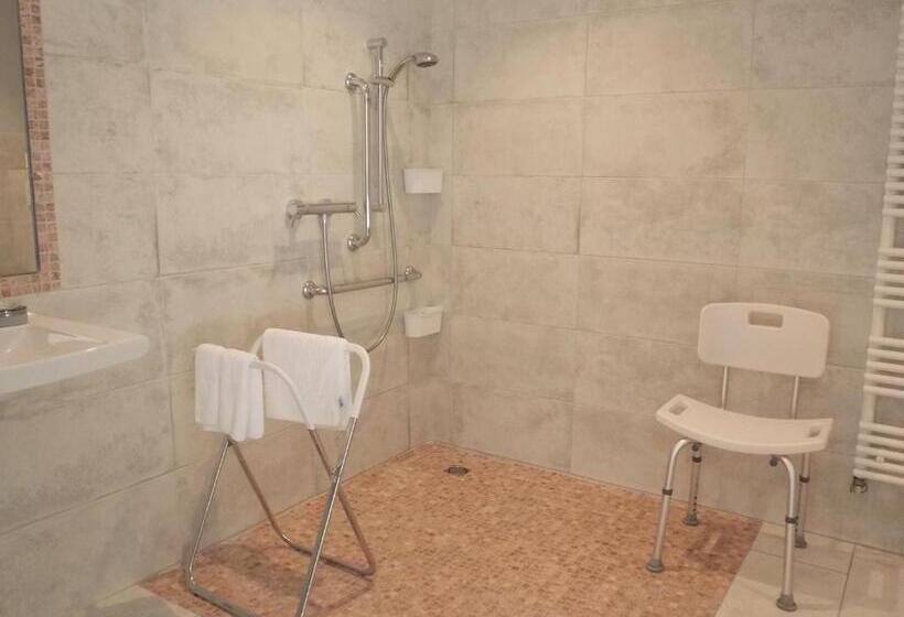 חדר סטנדרט, מיטת קינג, מותאם לאדם עם מוגבלויות, Au Relais Provencal