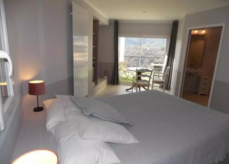 身障者適用キングサイズベッドルーム, Au Relais Provencal