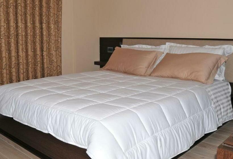 غرفة قياسية ثلاثية مزودة بشرفة, Dream S