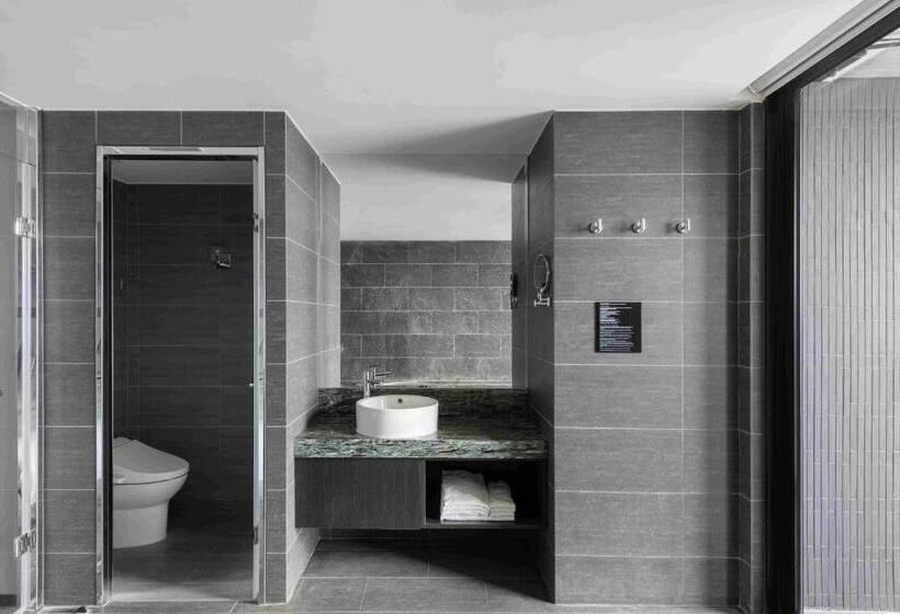 اتاق لوکس با تخت بزرگ, Lakeshore Hotel Suao