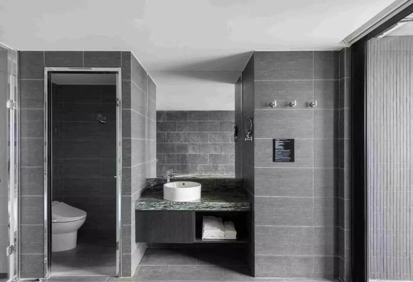 اتاق لوکس با تخت بزرگ, Lakeshore Hotel Suao