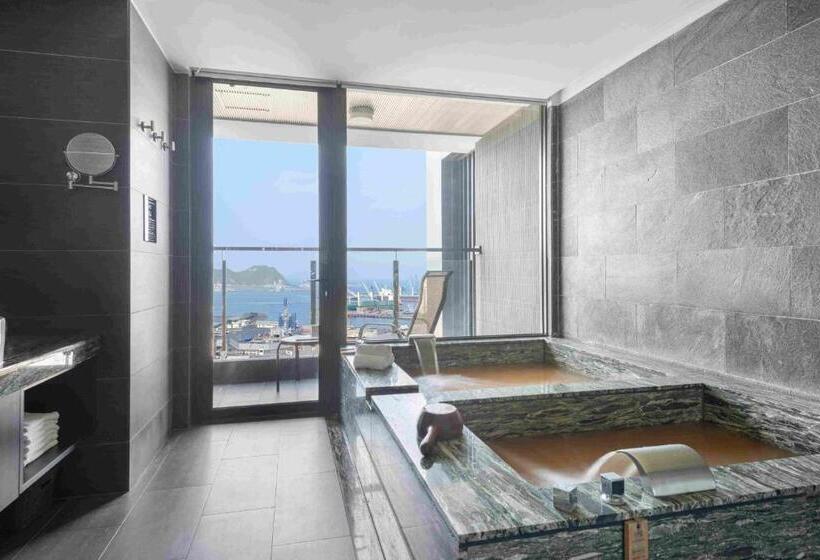 اتاق لوکس خانوادگی, Lakeshore Hotel Suao