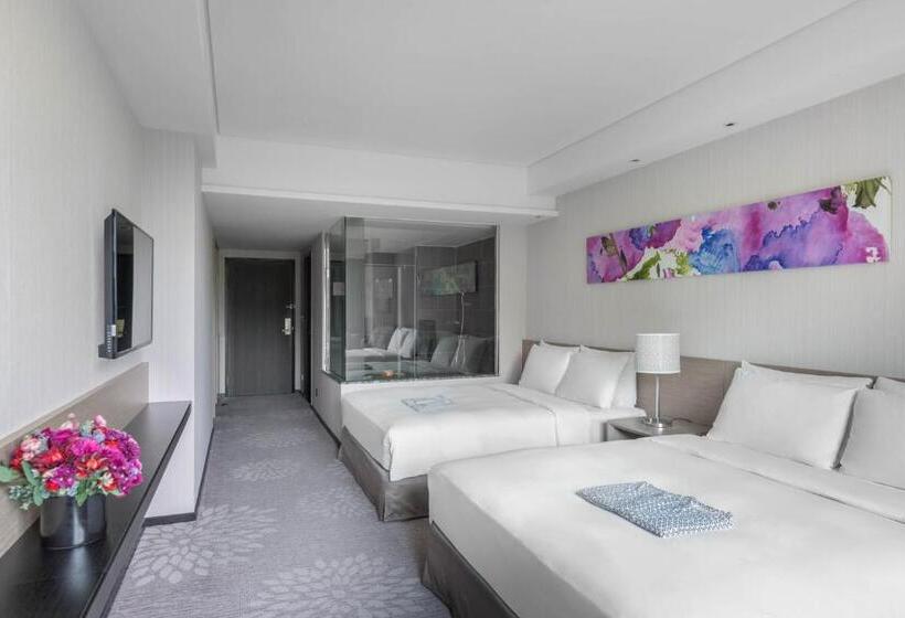 اتاق لوکس خانوادگی, Lakeshore Hotel Suao