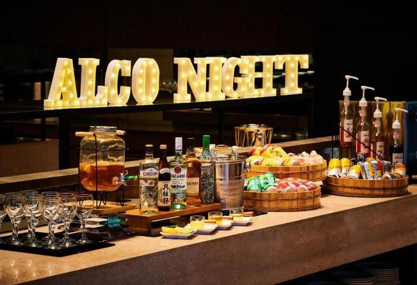 اتاق لوکس خانوادگی, Lakeshore Hotel Suao