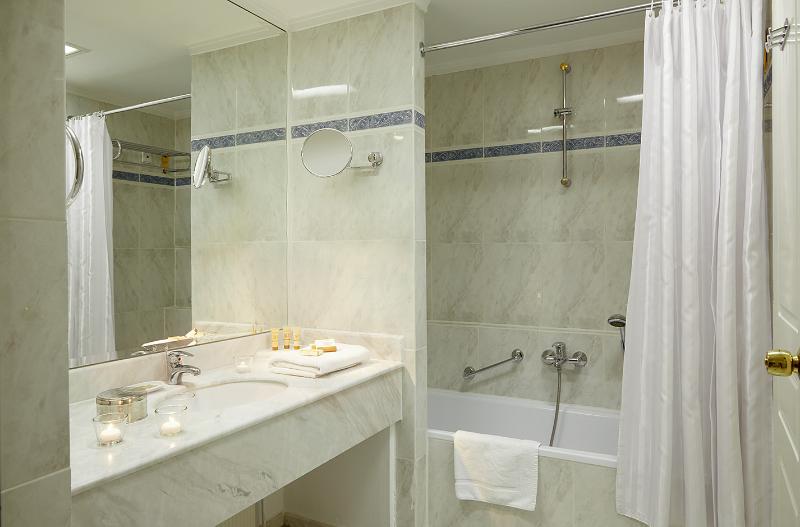 اتاق لوکس خانوادگی, Lakeshore Hotel Suao