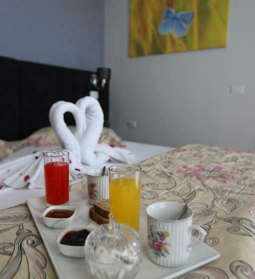 חדר סטנדרט לארבעה, Perandor Beach