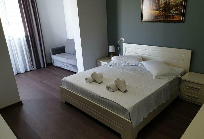 חדר סטנדרט לארבעה, Perandor Beach