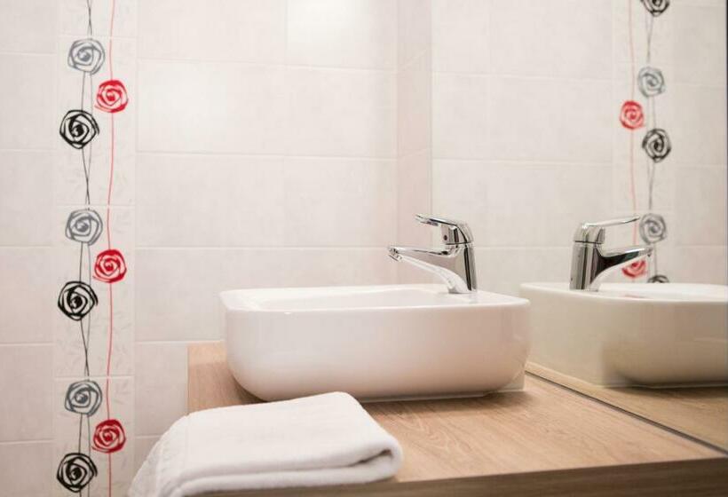 غرفة قياسية مطلّة علي الحديقة, Restaurant Le Sully