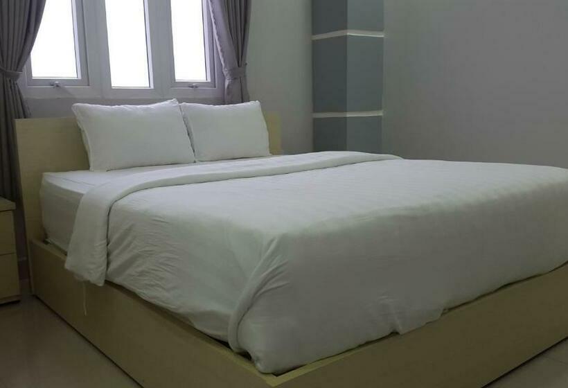 Economy Triple Room, The World