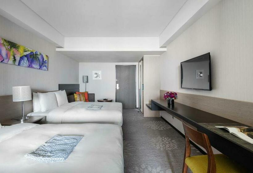 اتاق لوکس خانوادگی, Lakeshore Hotel Suao