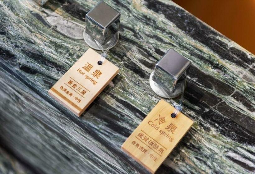 اتاق لوکس خانوادگی, Lakeshore Hotel Suao