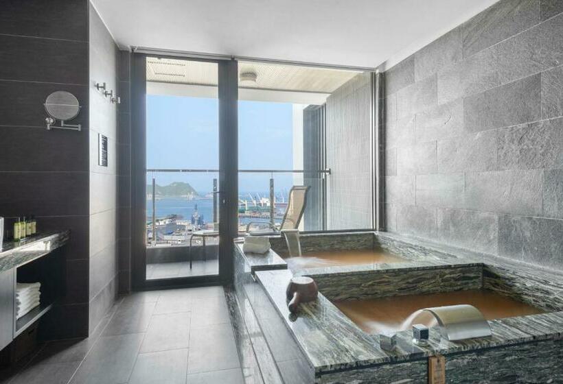 اتاق لوکس خانوادگی, Lakeshore Hotel Suao