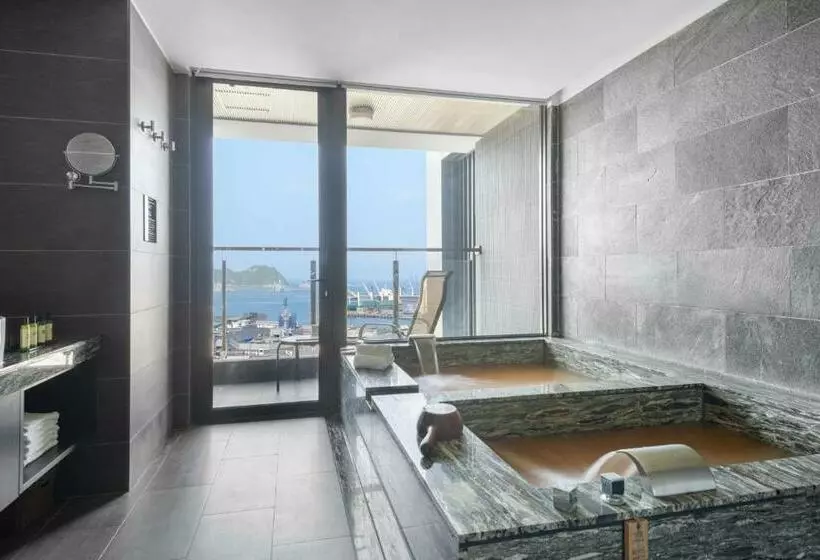اتاق لوکس خانوادگی, Lakeshore Hotel Suao