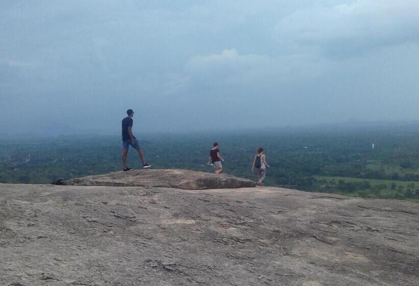 Номер Economy, Elephant Safari Lodge Sigiriya Junction